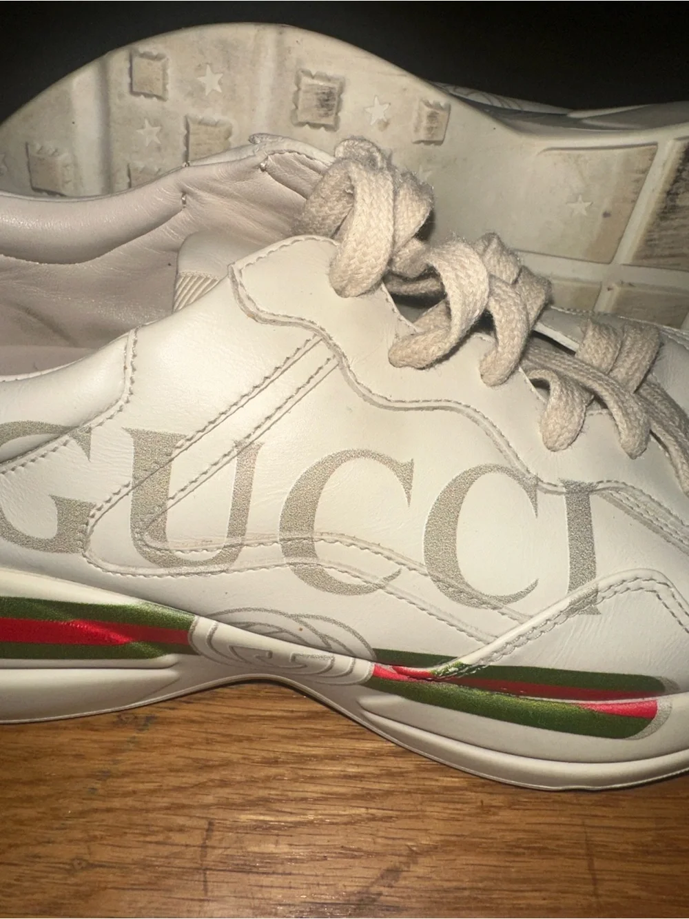 Gucci Cream Leather Sneakers with Green & Red Web Stripe - Picture 2 of 6